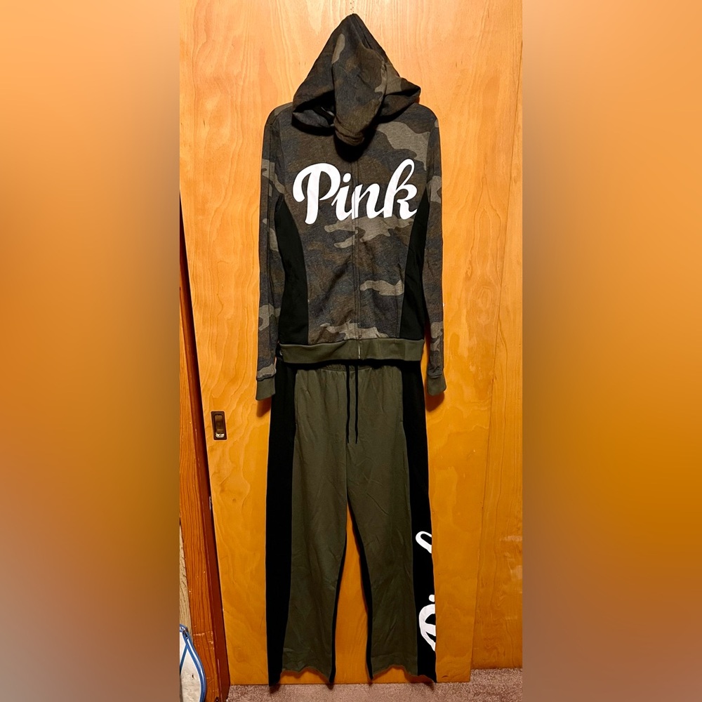 Nwot vs pink camo set XS